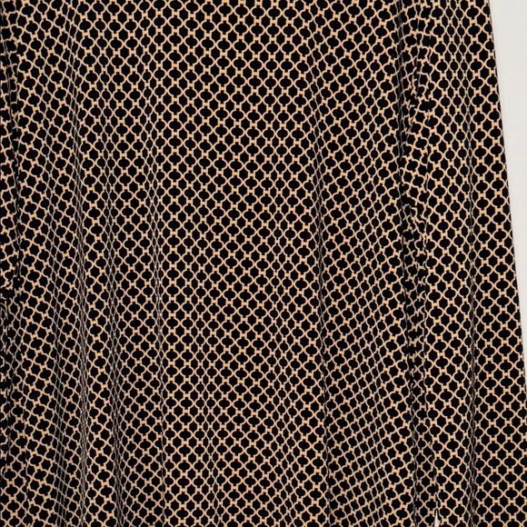 Investments Black and Tan Patterned Blouse - Picture 11 of 12